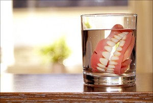 dentures_soaking_in_glass_of_water