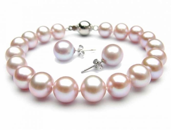 pearl necklase