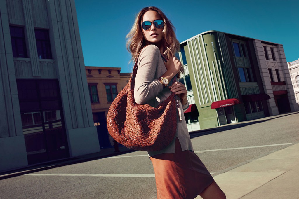 An urban combination with a fashionable bag